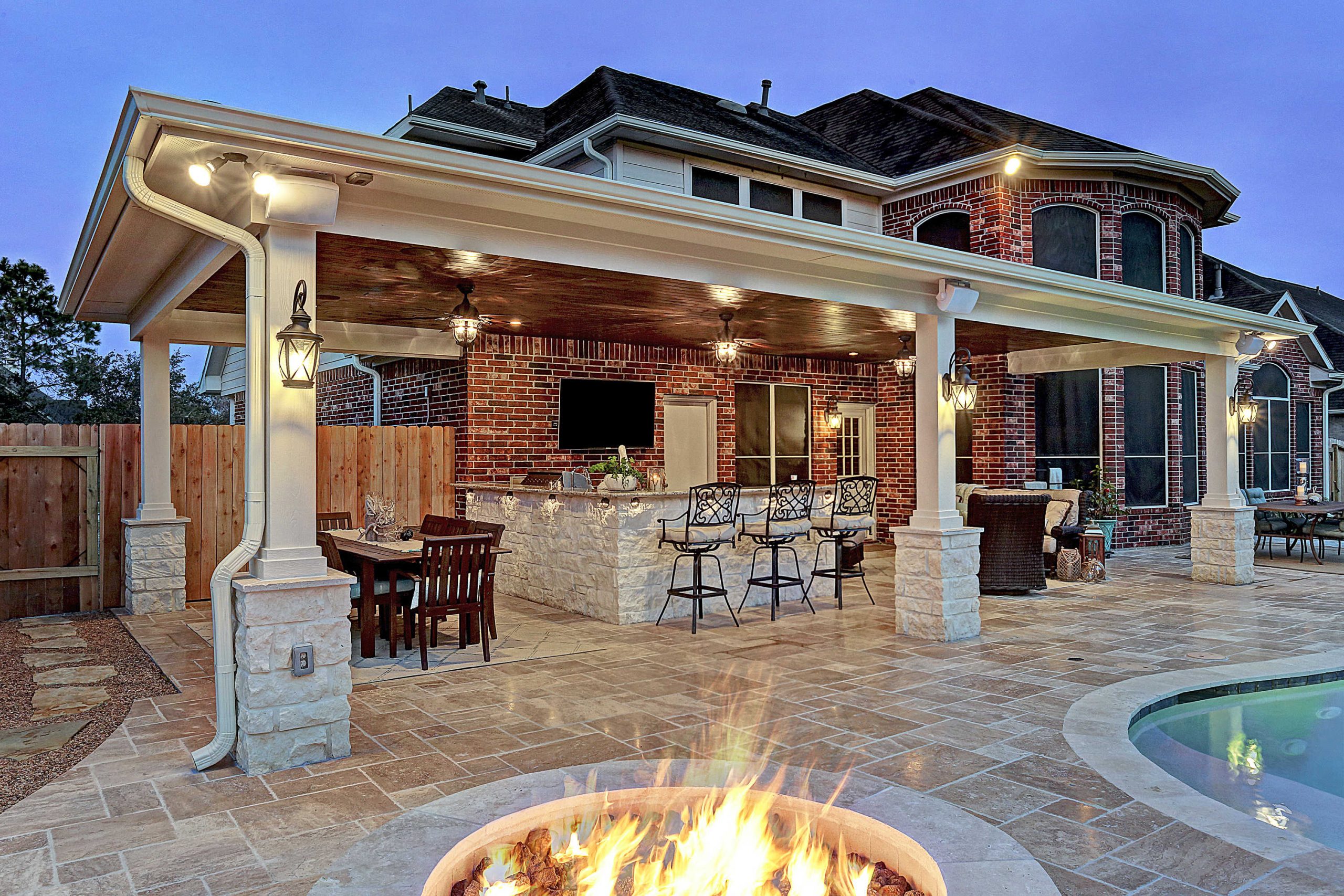 outdoor patio, kitchen, fire pit